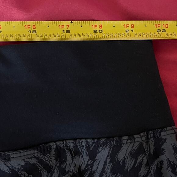 Athleta Women's Trekkie North Short Printed Short Lynx Navy Blue Pockets Size 22 - Picture 6 of 8